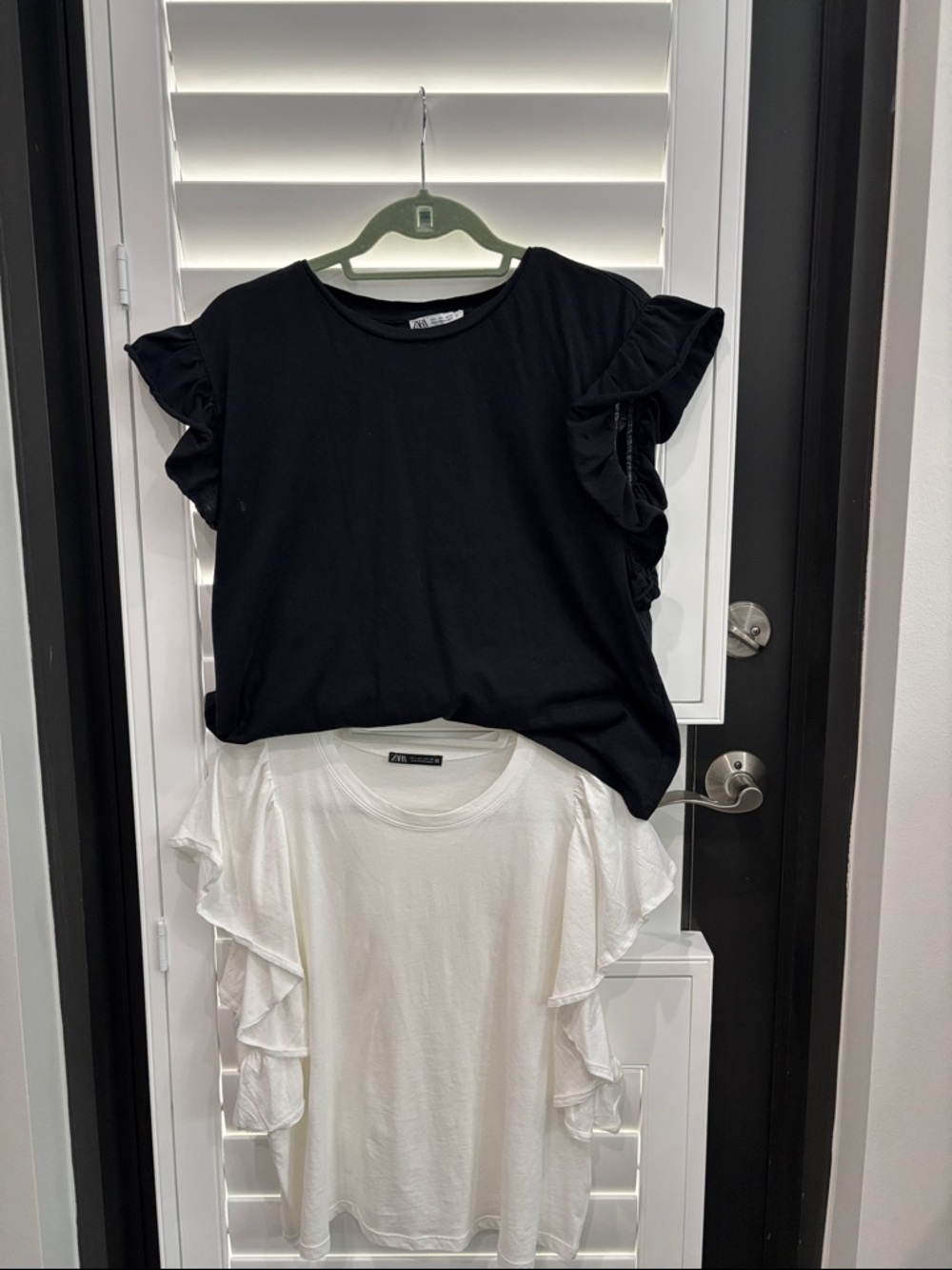 Zara Black & White Ruffle Sleeve Short Sleeve Tees